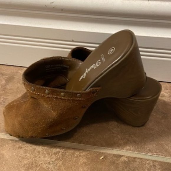 Brown Suede Passofino Clogs Size 6 - Picture 4 of 4